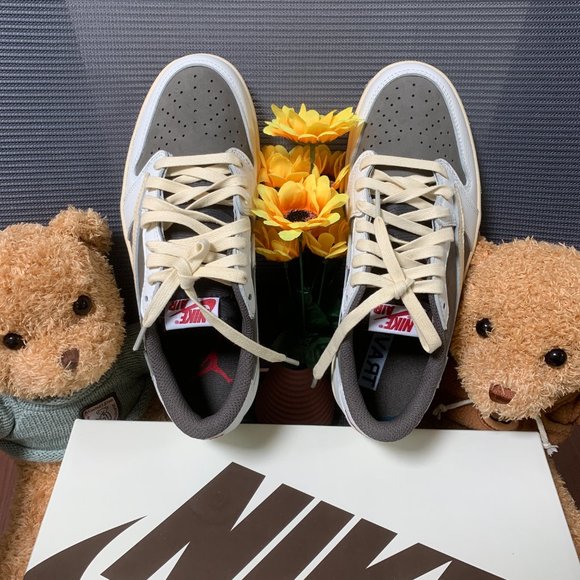 Men's Nike x Air Jordan 1 Low 'Reverse Mocha' Sneakers - Picture 7 of 8